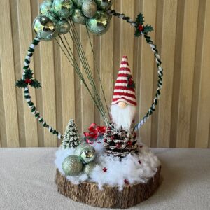 Centre de table lutin aux boules dorées